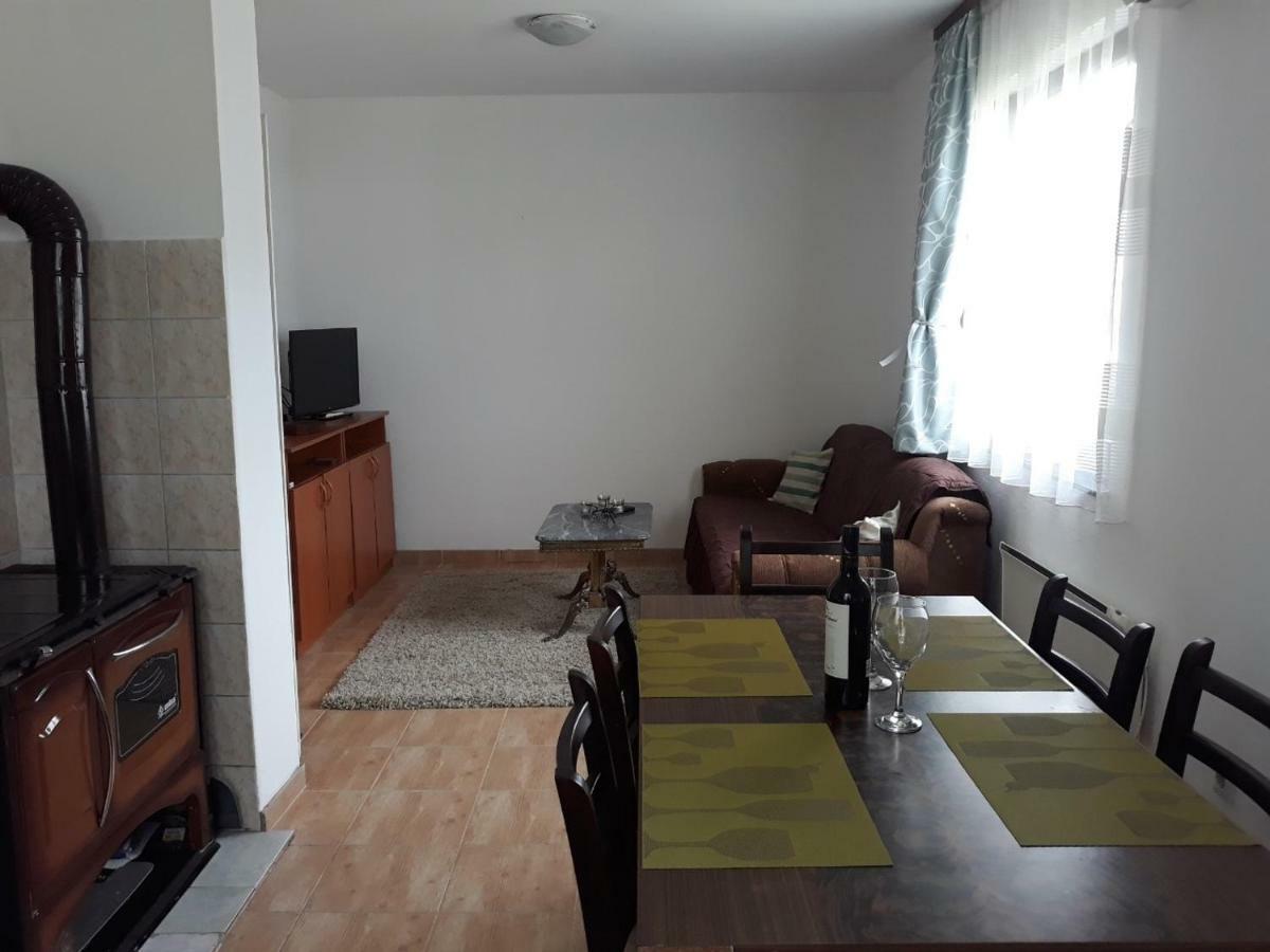 Apartman Dijelovi 比耶利纳 外观 照片
